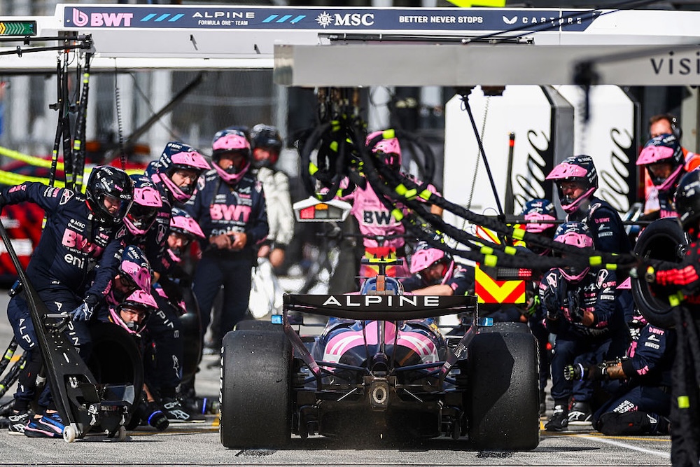 Why don't F1 cars refuel during pitstops?