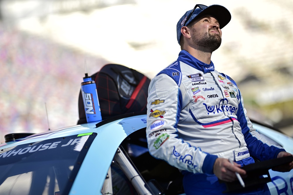 Underdog role suits Stenhouse