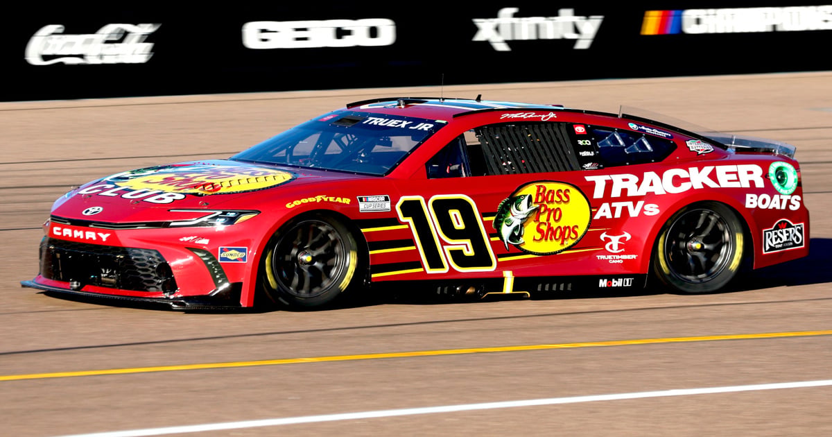Truex powers to pole for his own Cup Series finale at Phoenix | RACER