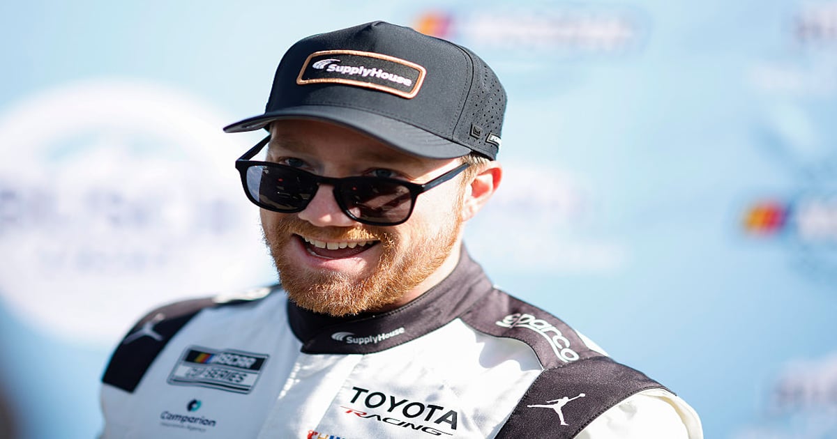 Reddick sweeps Saturday as he rolls to Kansas pole | RACER
