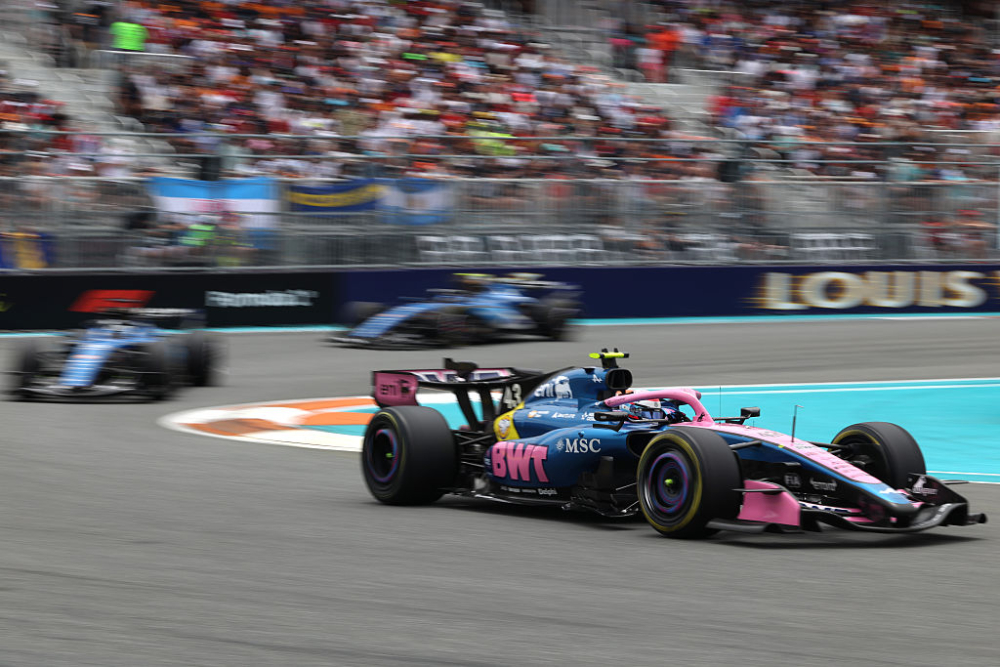 Mercedes stands as Renault’s preferred bidder for Alpine stake