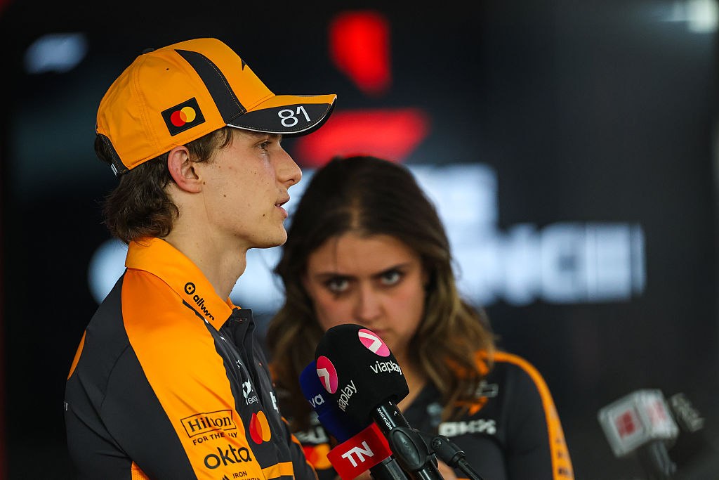 Piastri fumes at Sainz but tapers down McLaren criticism