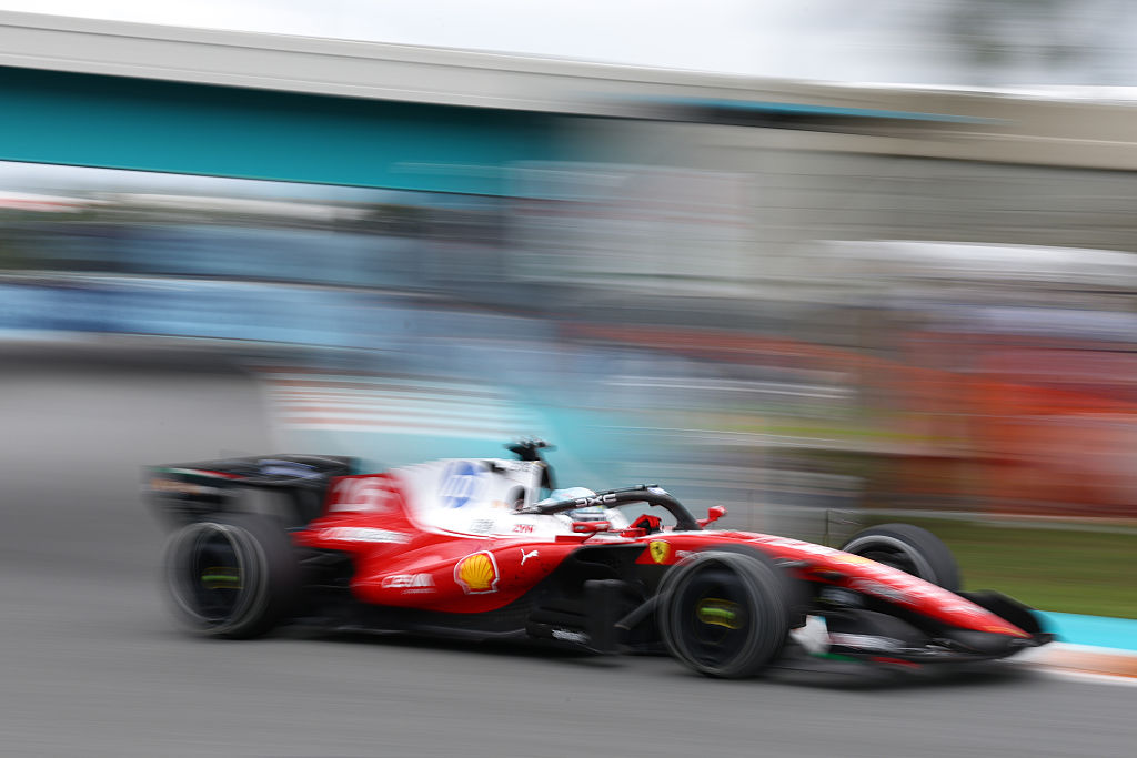Leclerc kena hukuman pasca-balapan Miami untuk putaran akhir yang kacau