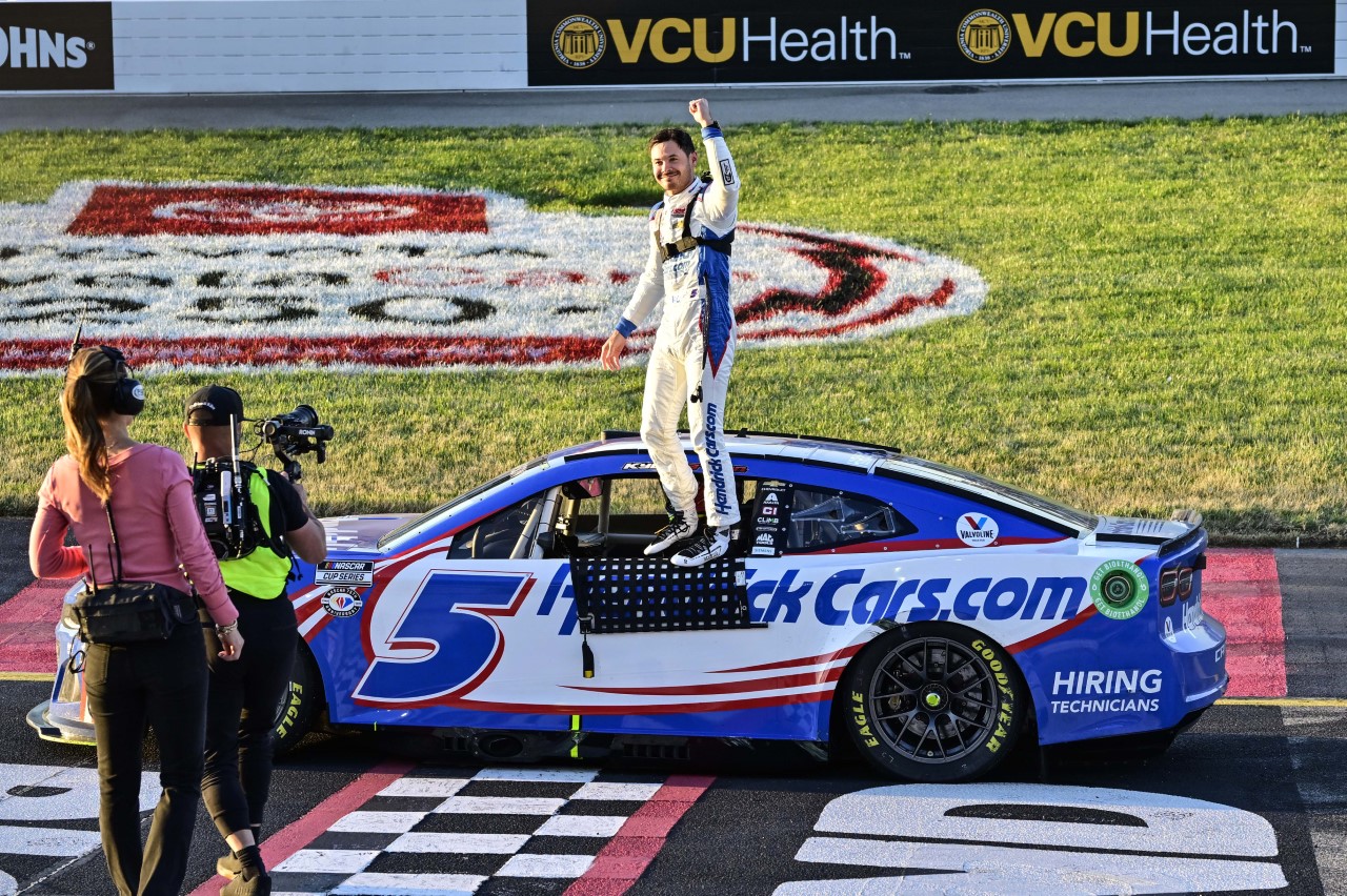 Larson uses Hendrick teamwork to triumph at Richmond