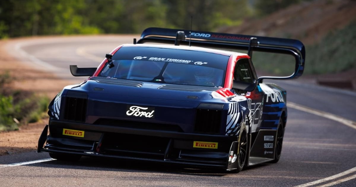 Dumas sets new Pikes Peak Open qualifying record | RACER
