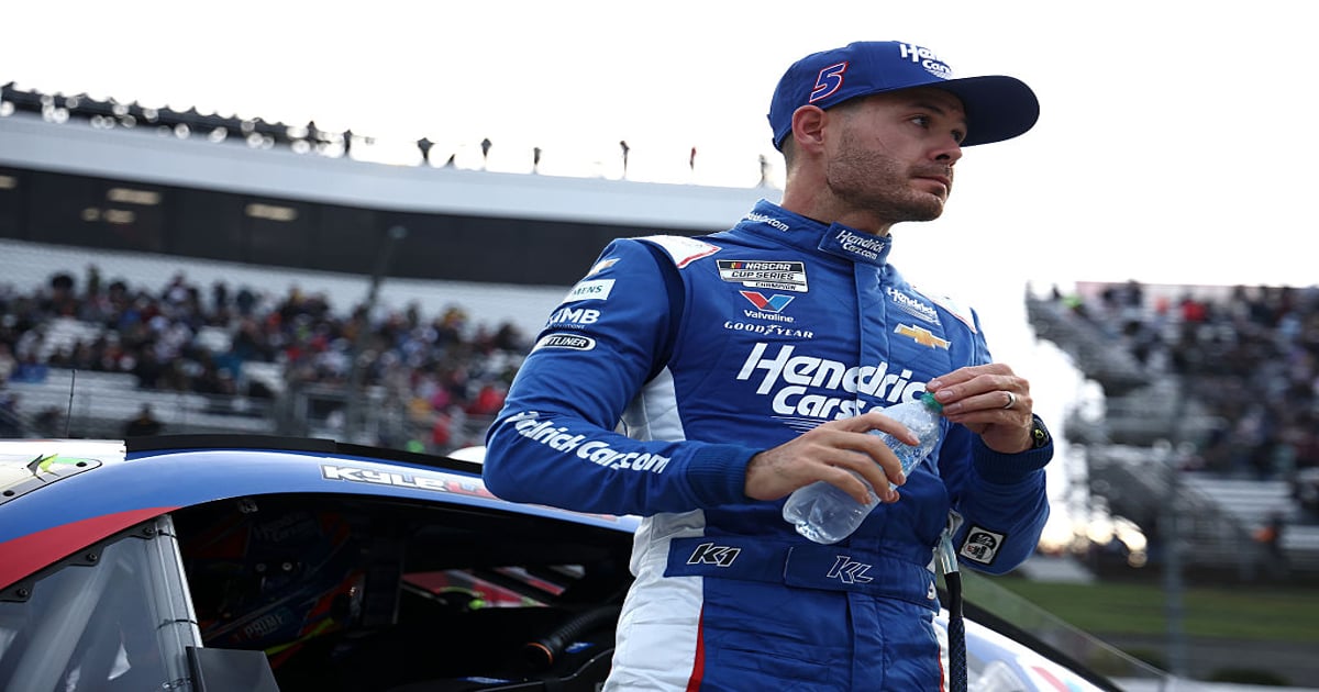 Larson snatches final Championship 4 spot at Martinsville | RACER