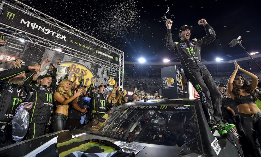 Kurt Busch punches playoff ticket with Bristol win