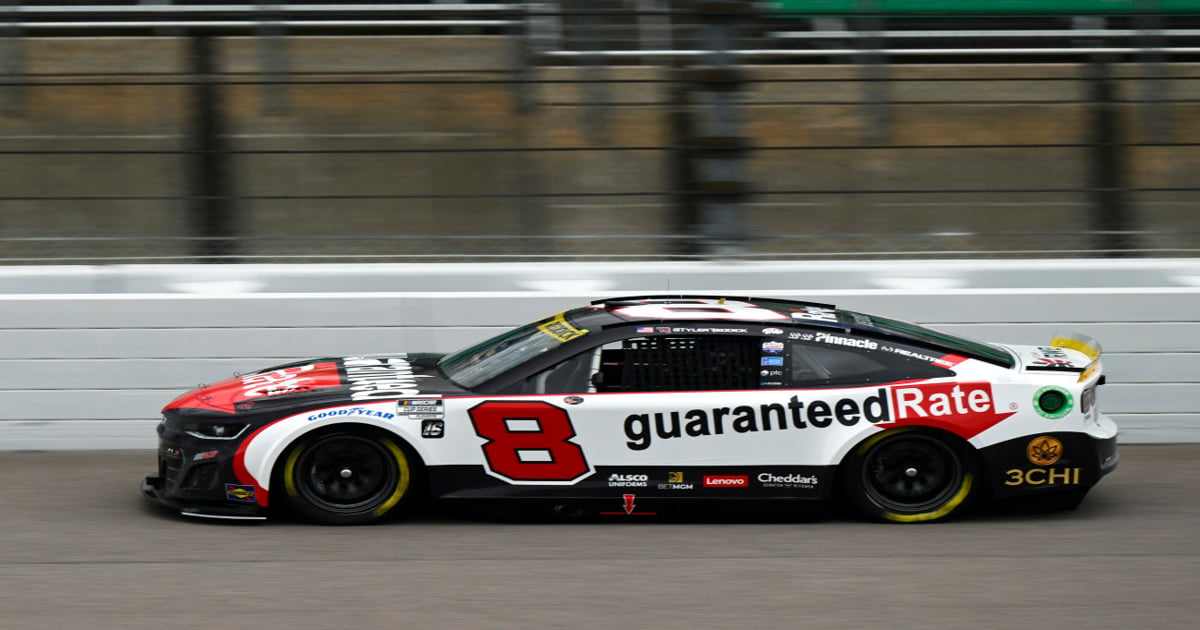 Reddick crashes out of Kansas Cup lead after cut tire | RACER