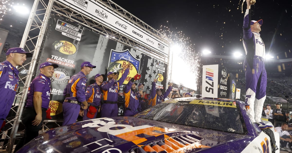 Handily Hamlin handily wins Bristol, Logano eliminated from playoffs | RACER