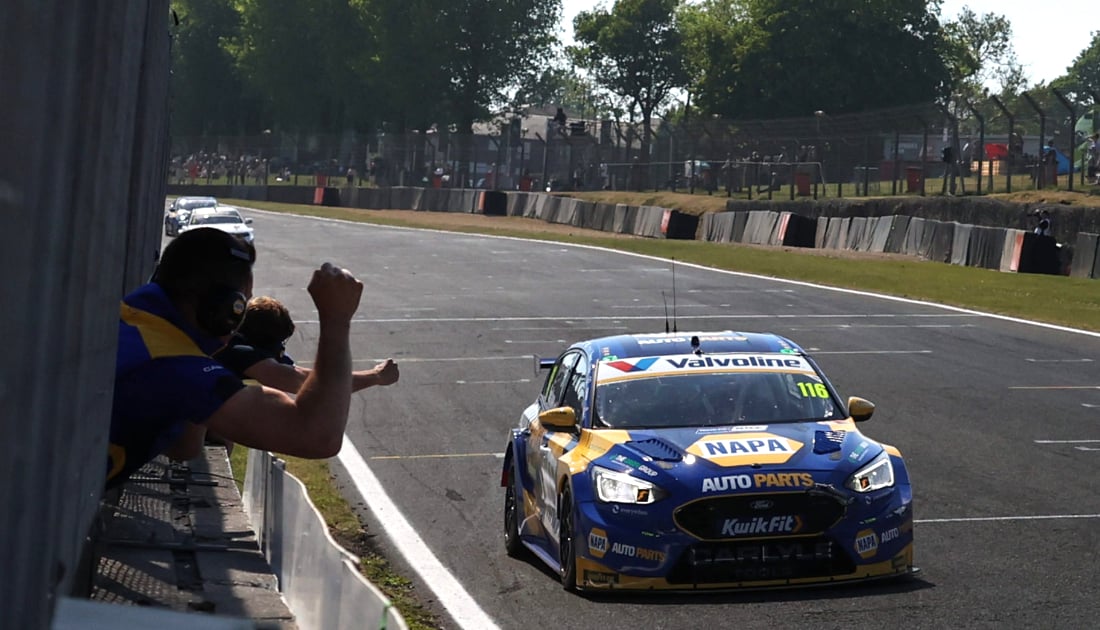 Mark Sutton Racing Sutton wins Brands Hatch Indy BTCC Race for Pole | RACER