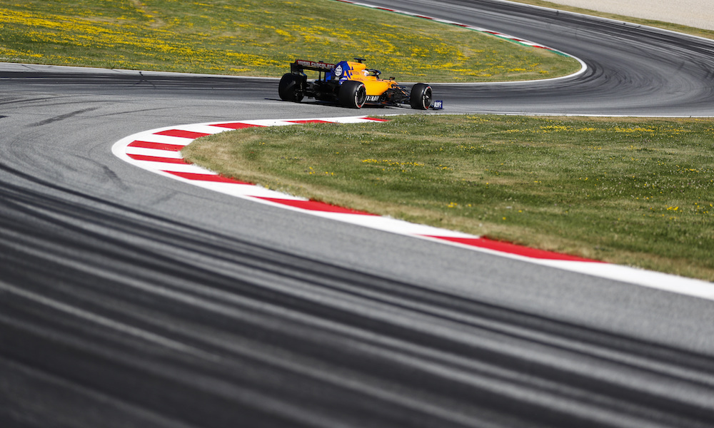 Front wing damage halts epic Sainz charge
