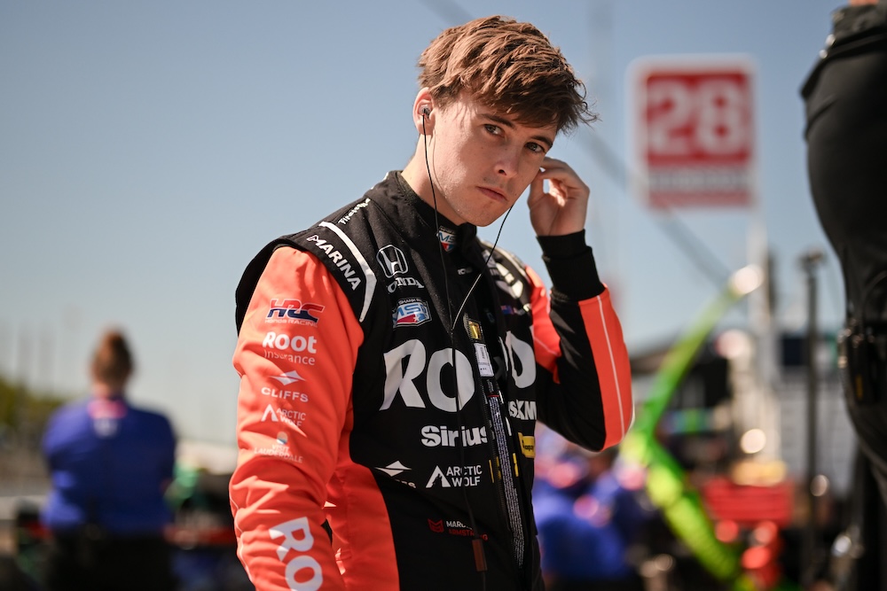 ARMSTRONG FECHA A TARDE NO TOPO EM SEBRING