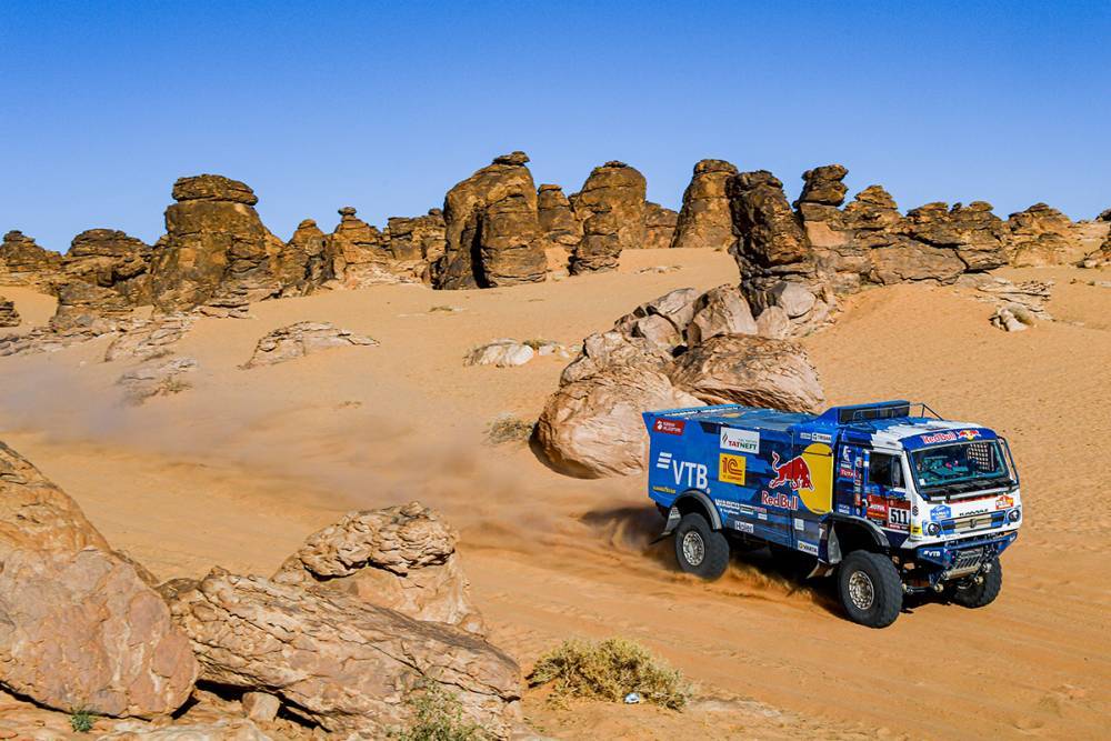Leaders, pursuers take stock at Dakar midpoint