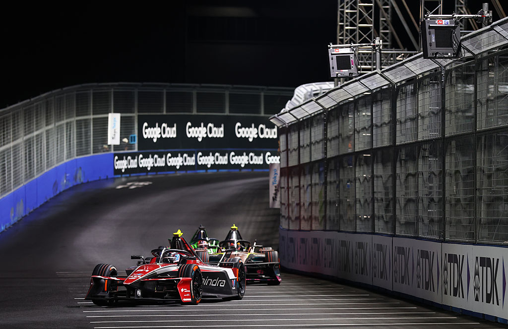 De Vries wins wet/dry second Tokyo E-Prix