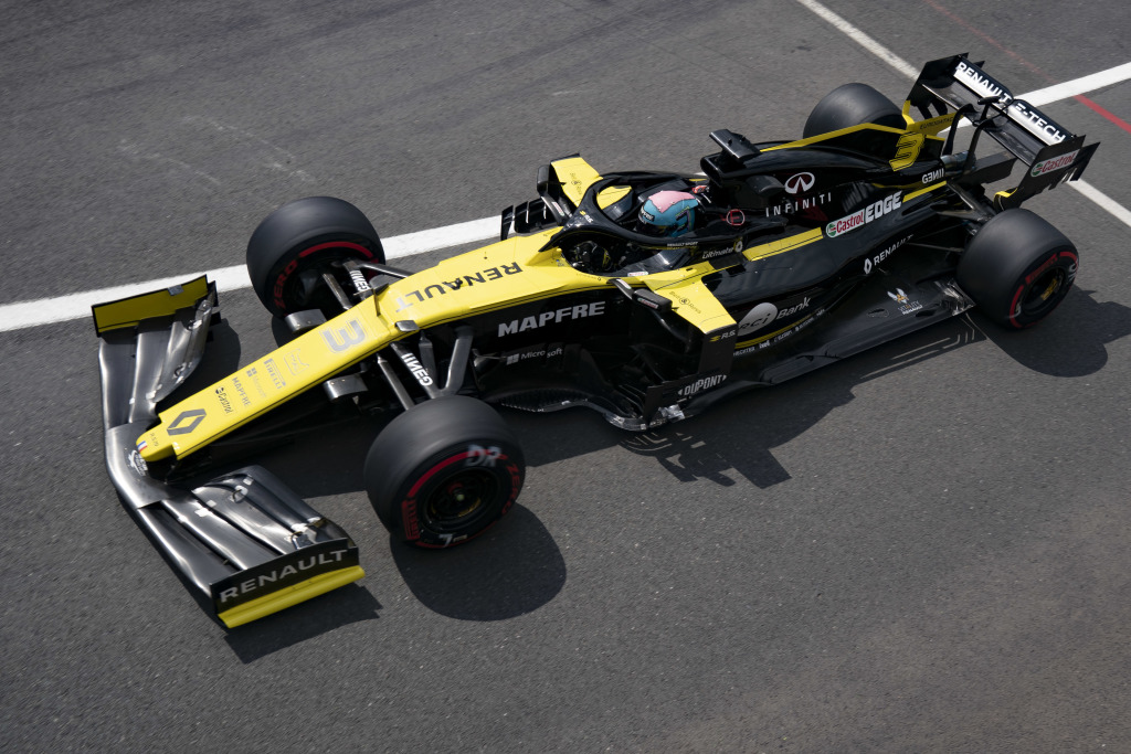 Ricciardo needs new chassis after cracking tub