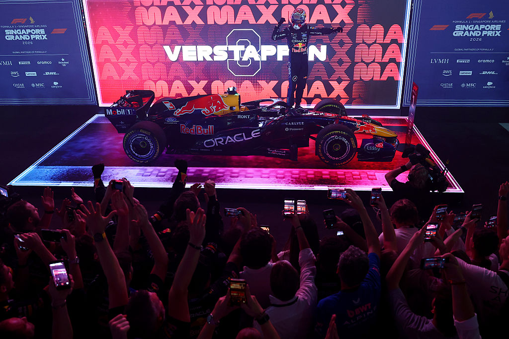 Verstappen breezes to first Singapore GP win as Antonelli brings title within reach