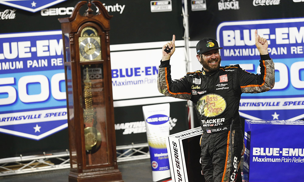 Truex Jr prevails at Martinsville to become first repeat winner of 2021