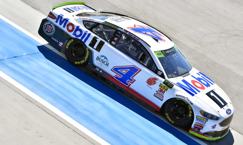 Early Vegas crash takes out Harvick, Jones
