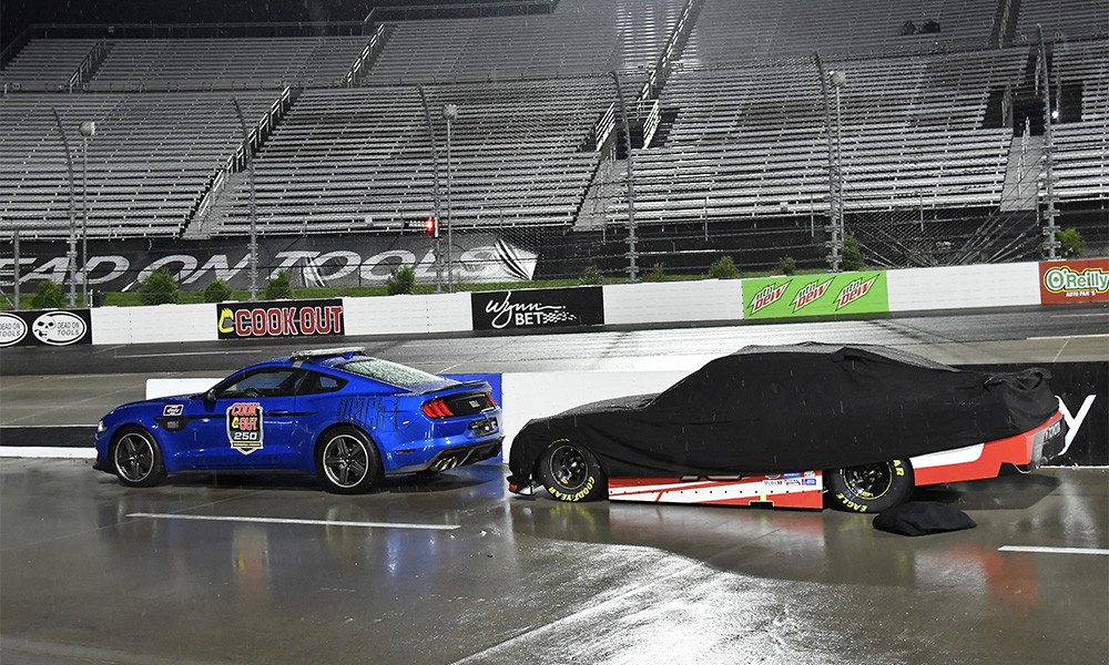 Martinsville Xfinity race halted by rain, postponed until Sunday