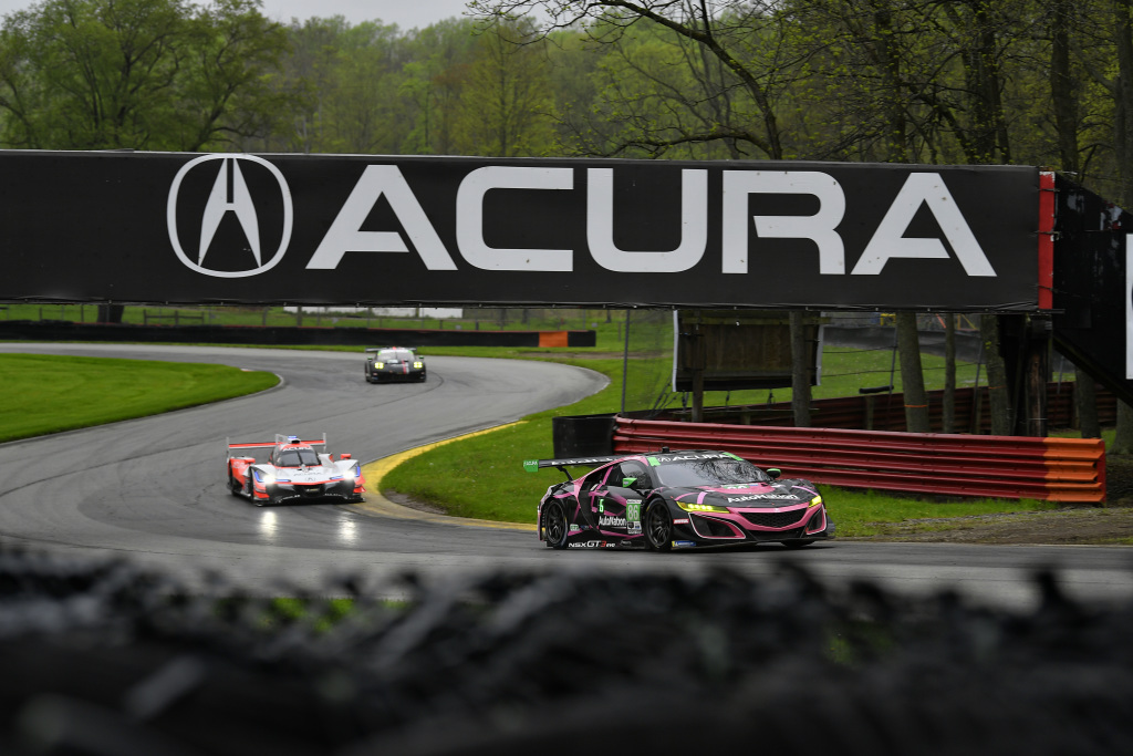 Mazda, Acura battling to half-distance at Mid-Ohio