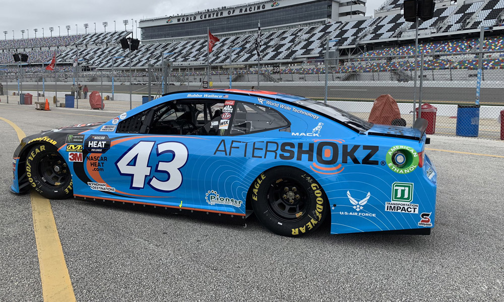 Wallace, Truex lead Daytona 500 practices