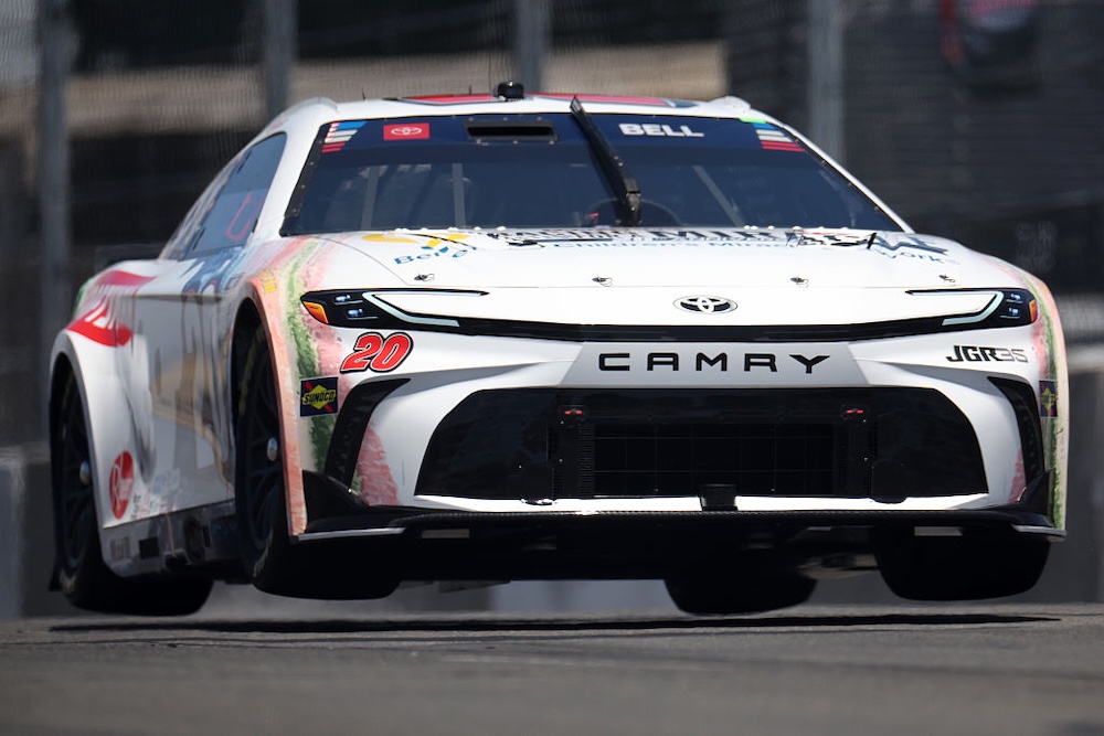 Bell turns car over to Crews in San Diego before mechanical issue