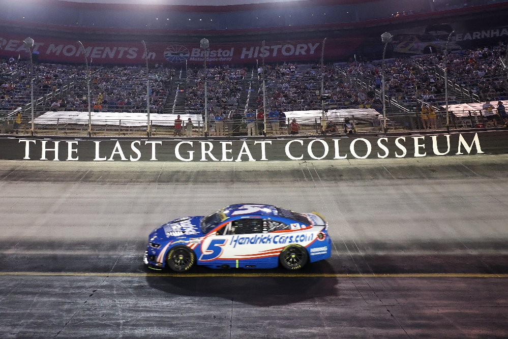 Reigning champion Larson puts Chevrolet on top for the first time this season
