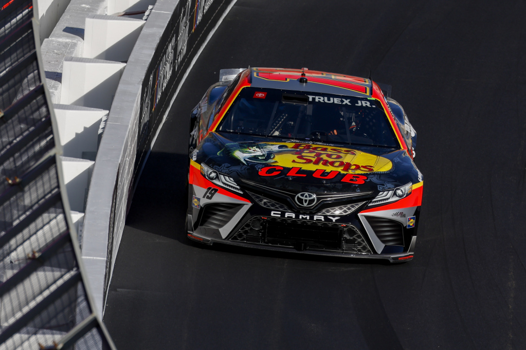 Truex draws first blood of 2023 in Clash practice at LA Coliseum