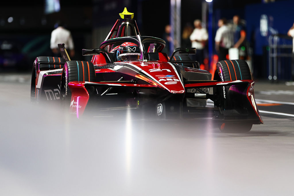 Mahindra's de Vries fastest in final London E-Prix practice