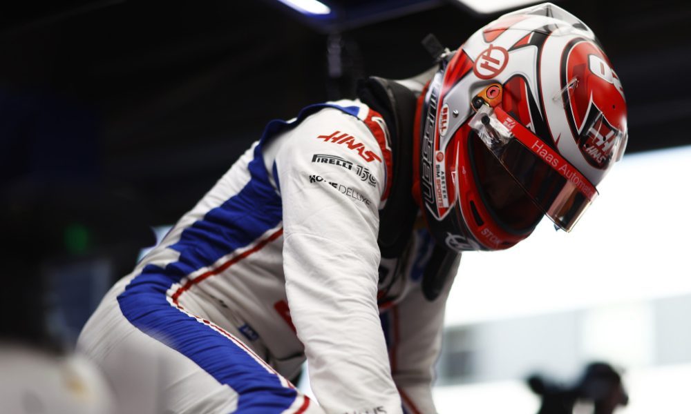 Magnussen's neck still not 100 percent after late F1 return