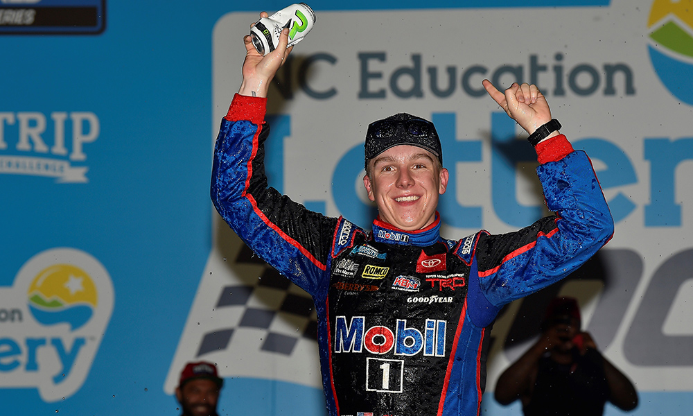 Nemechek holds off Hocevar for Truck Series win at Charlotte